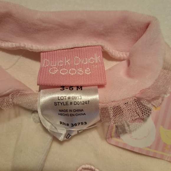 Duck Duck Goose girls 3-6 months velour footie, not sleepwear - Picture 4 of 7